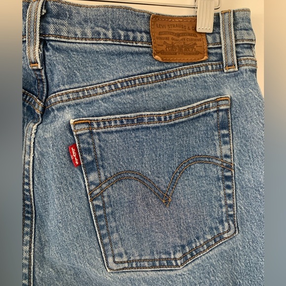 Levi's Women's Blue Jeans - Picture 7 of 7